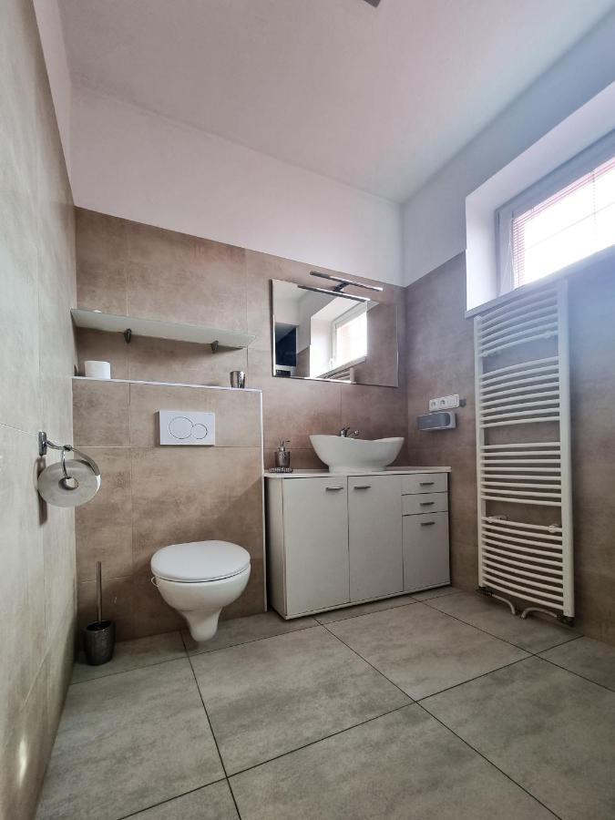 Spacious Apartment Near Hockey And Football Arena Bratislava Ngoại thất bức ảnh